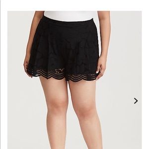 SIZE 2 Torrid Lace Flowy Shorts BRAND NEW!